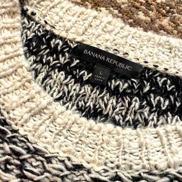 NWOT BANANA REPUBLIC Fun Fringe Sweater, Size Large - Picture 4 of 8